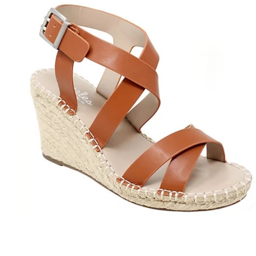 Charles by Charles David Women's Norway Platform Caramel